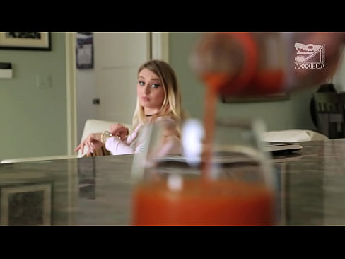 ❤️ Heet meisje met grote tieten en strak poesje krijgt lul van loser, maar heel hard Fuck video at us