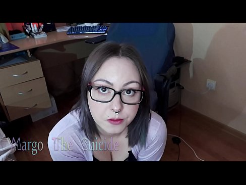 ❤️ Sexy meisje met bril zuigt Dildo diep op camera Fuck video at us