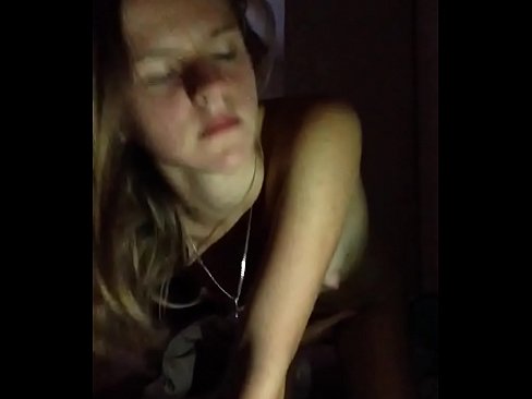 ❤️ Een meisje masturbeert en komt klaar Fuck video at us